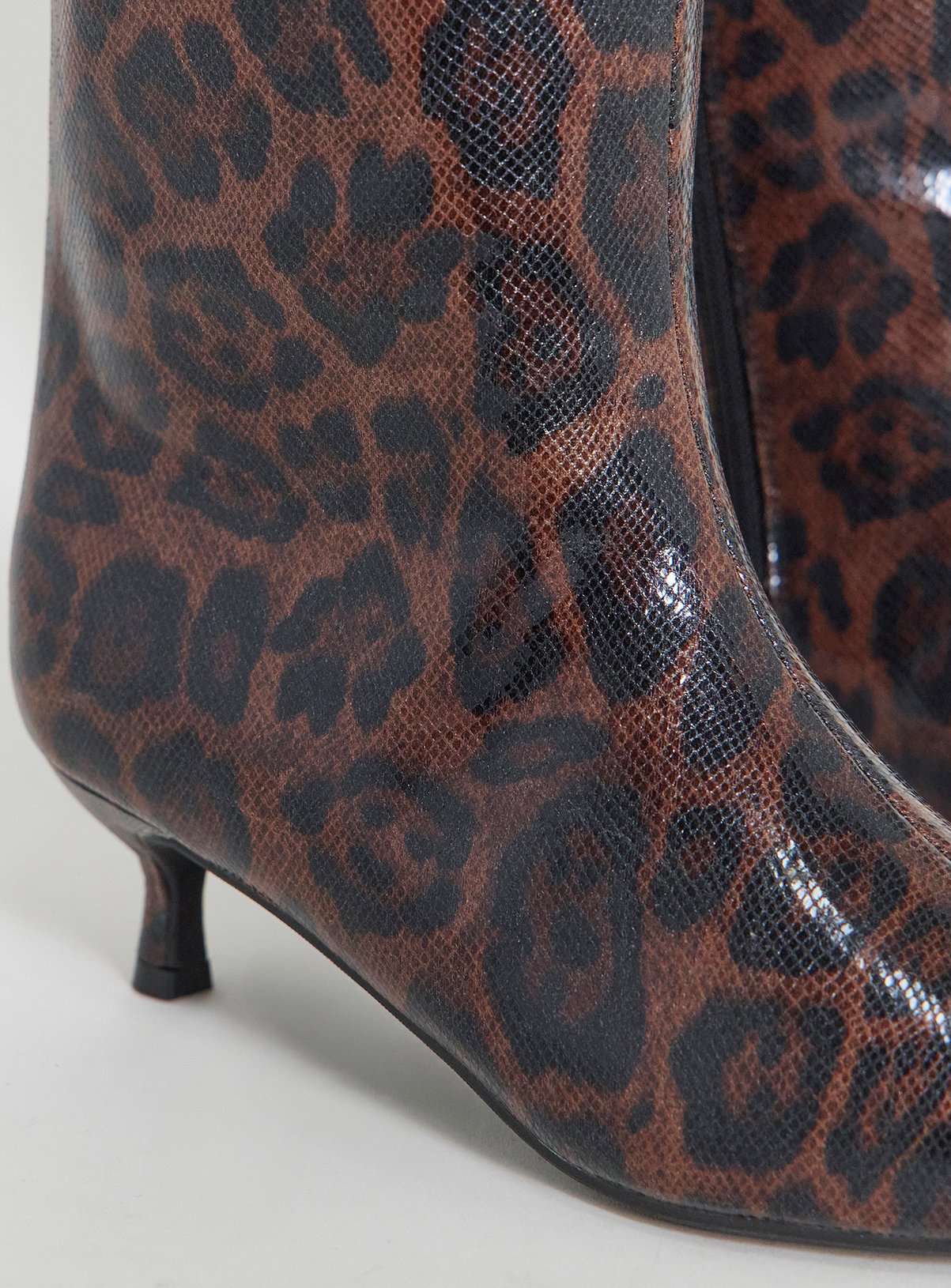 SIMPLY BE Kitten Heel Straight Boots Extra Wide Fit 9 - Image 4 thumbnail